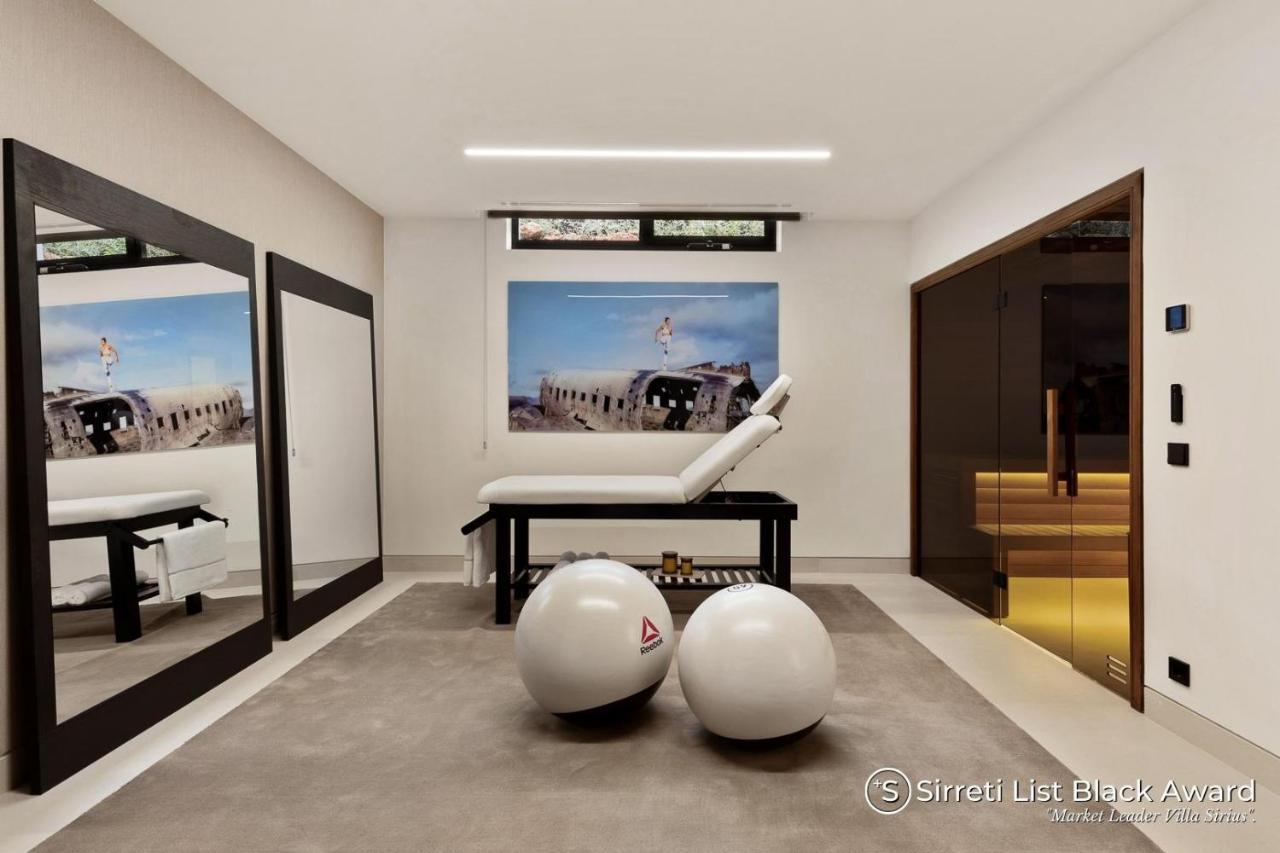 Sirius: Luxury Golf Valley Retreat With Private Heated Pool